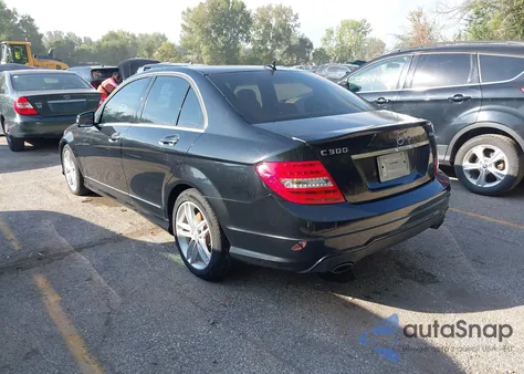 2013 Mercedes-Benz C 300 Sport 4Matic из США, поврежденный, VIN WDDGF8AB3DR296537